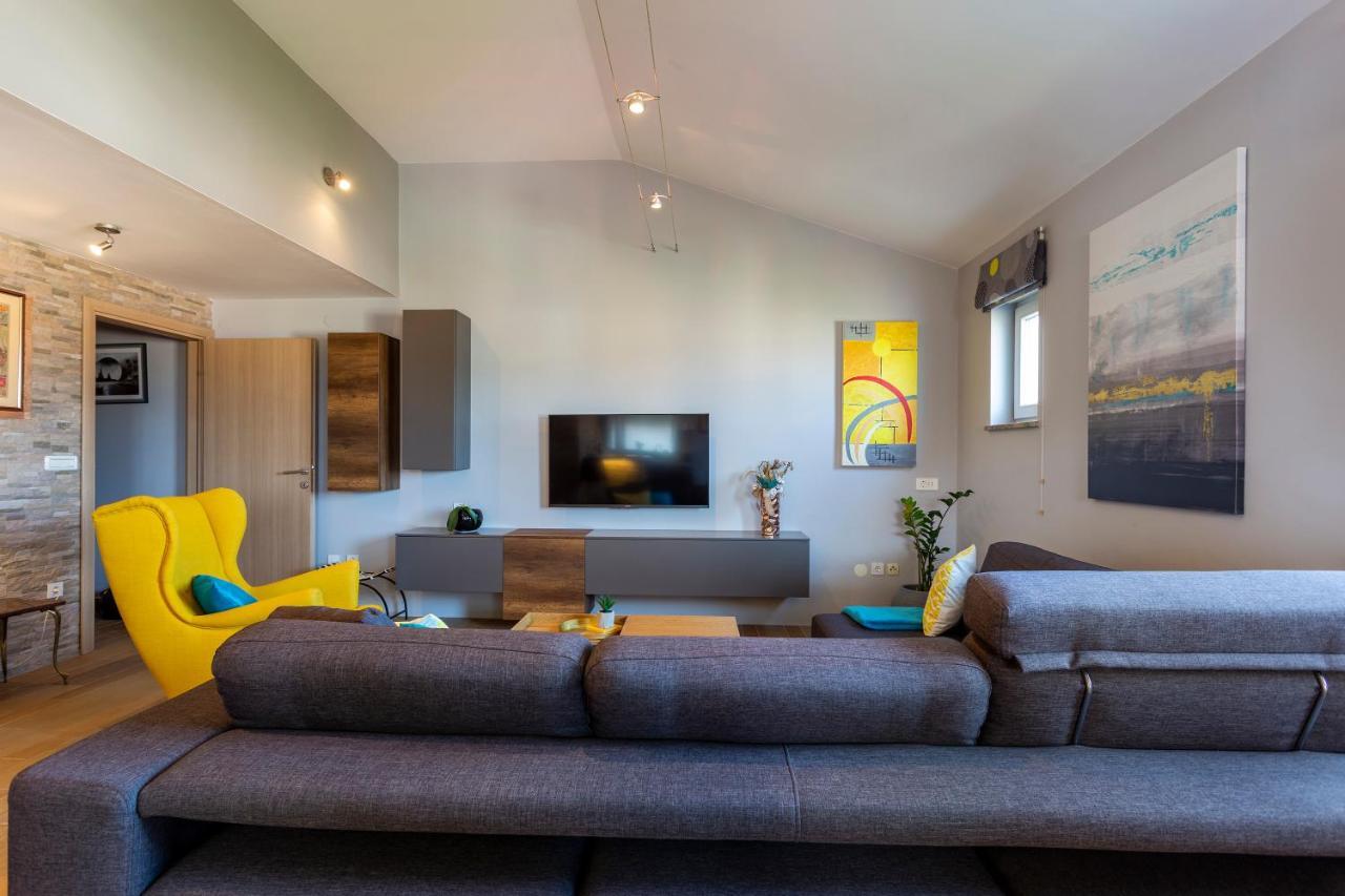 Apartman Ember Pola Esterno foto