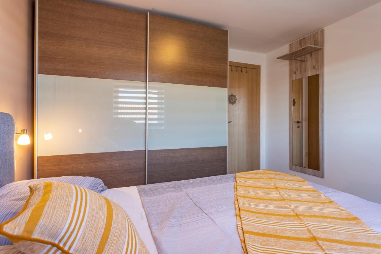 Apartman Ember Pola Esterno foto