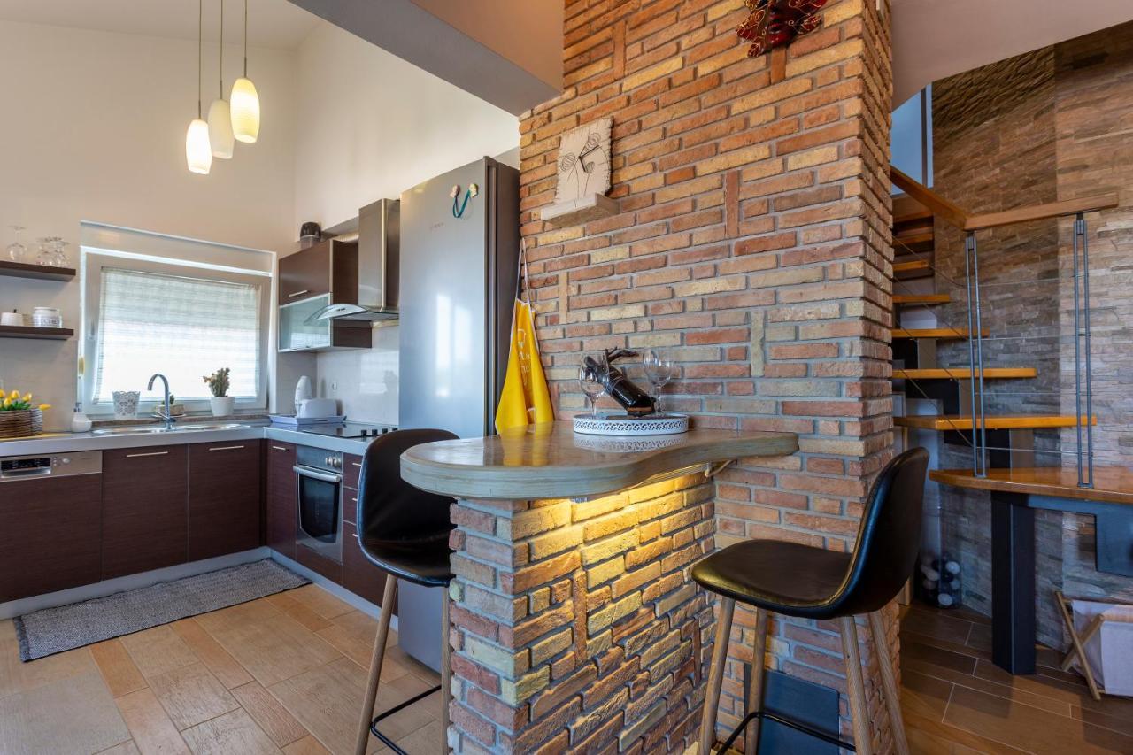 Apartman Ember Pola Esterno foto