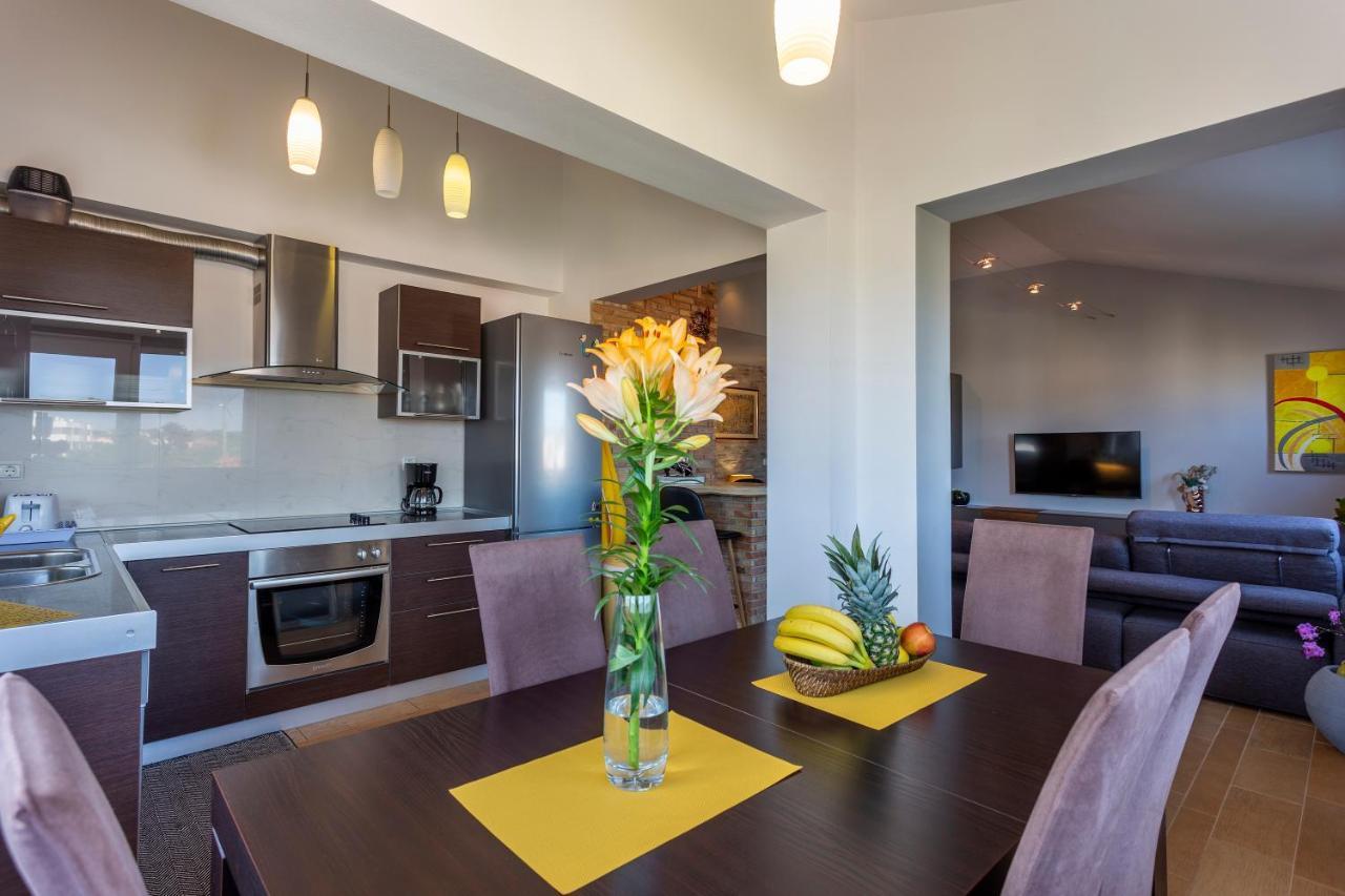 Apartman Ember Pola Esterno foto